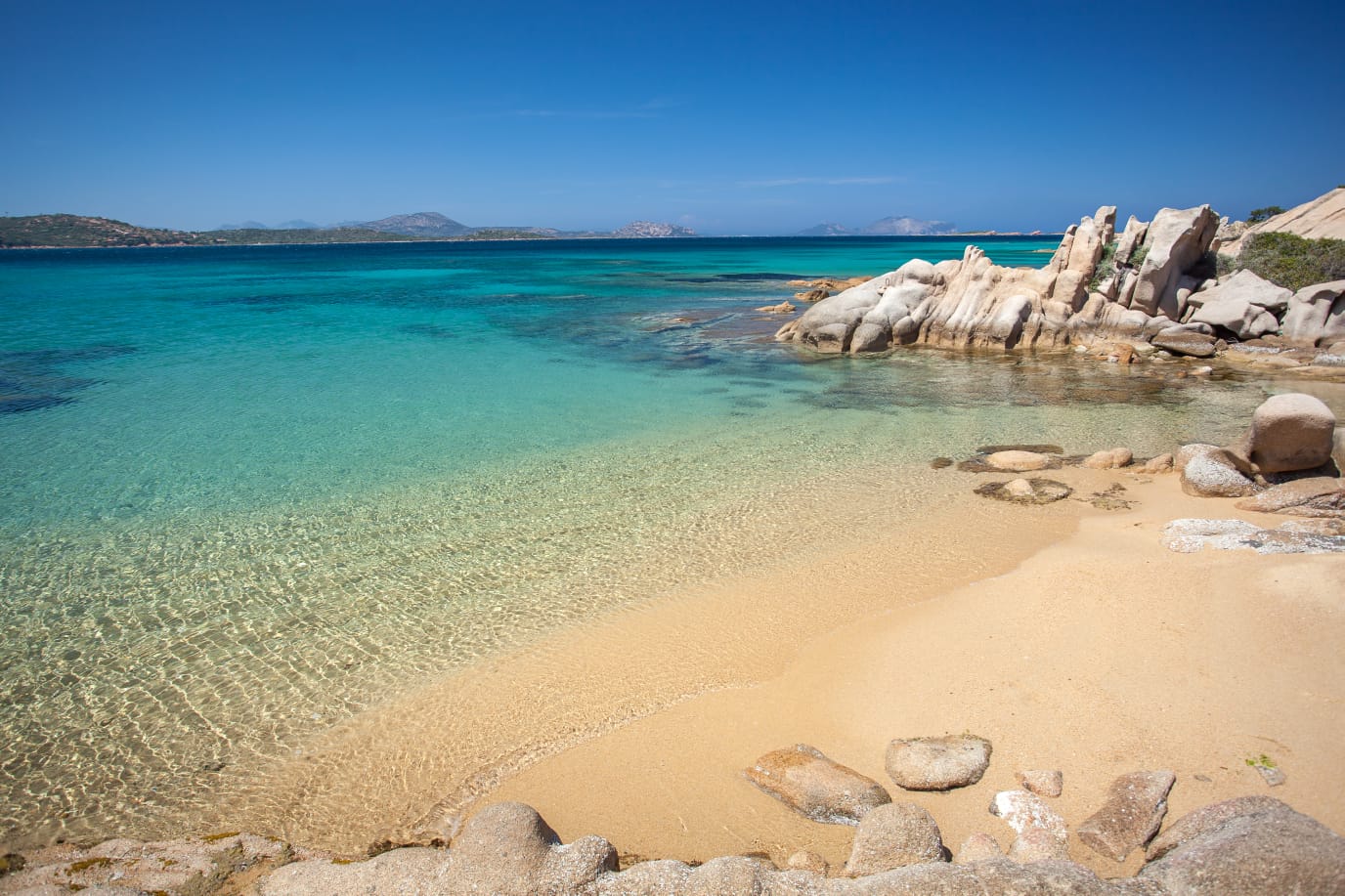 Spiaggia di Cala Brandinchi vicino a Ghjlgolu House - ImmobilMar